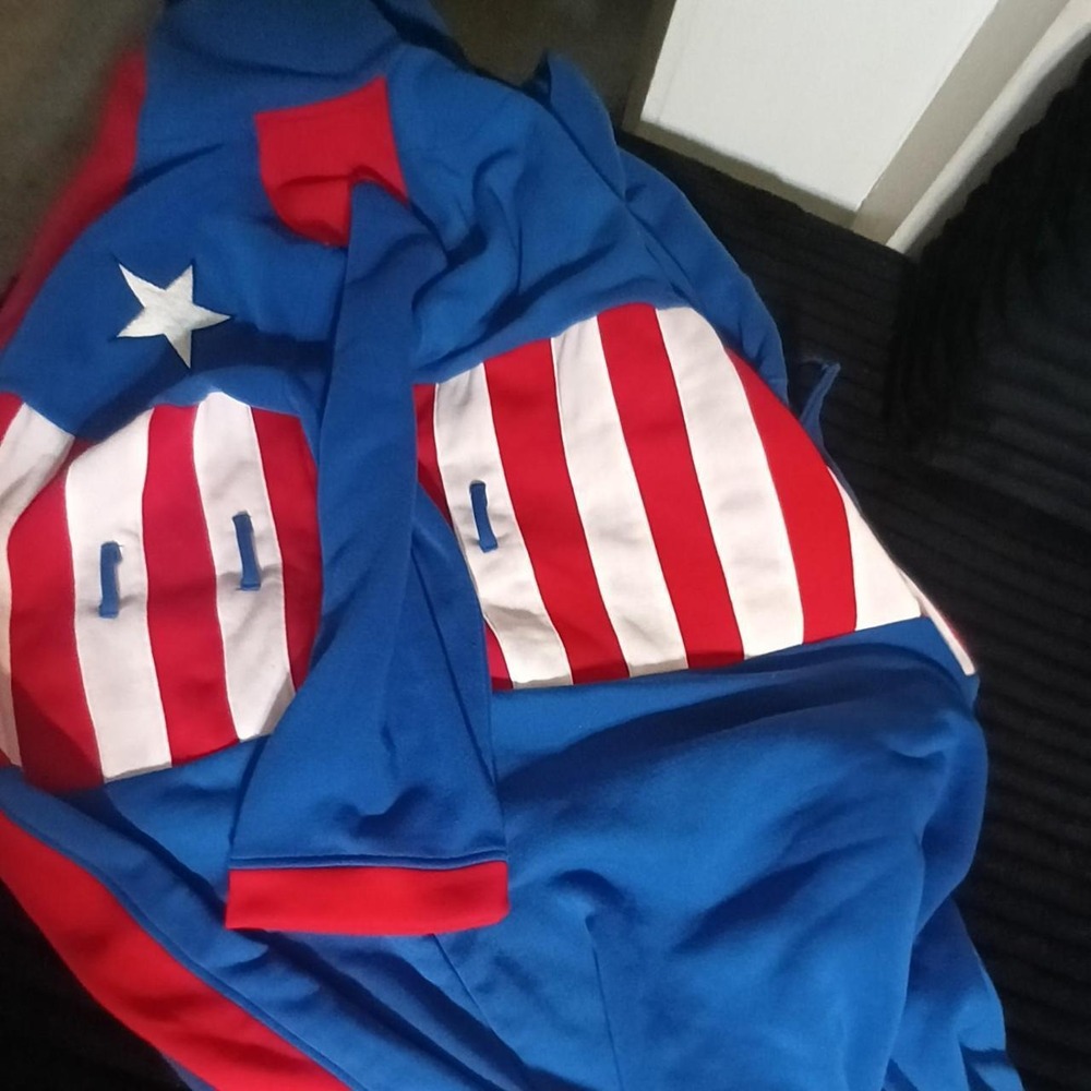 Captain America robe - Picture 3 of 8